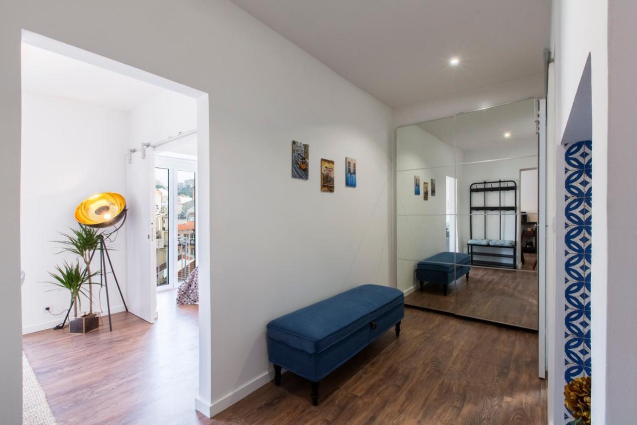 Amazing Downtown Apt With Small Balcony With View Over The Castle Lisboa Exterior foto