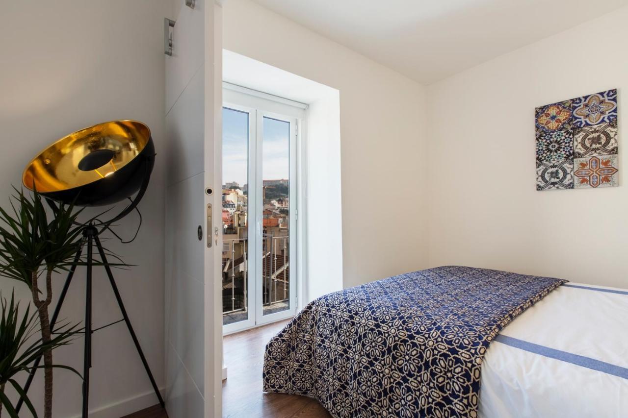 Amazing Downtown Apt With Small Balcony With View Over The Castle Lisboa Exterior foto